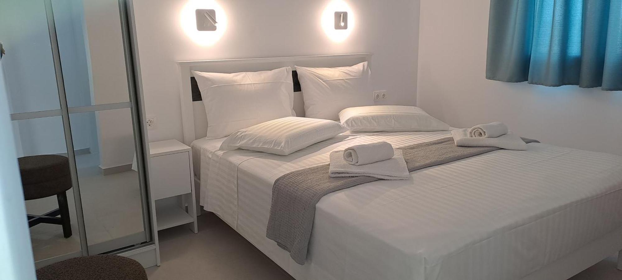 Dinas Inn Piso Livadi Exteriör bild