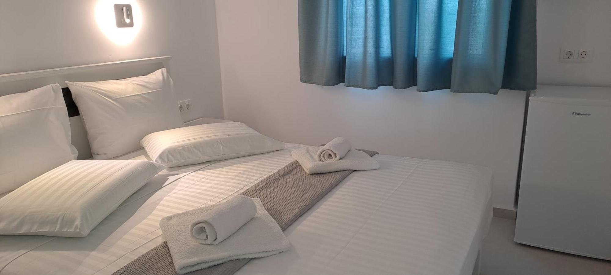 Dinas Inn Piso Livadi Exteriör bild