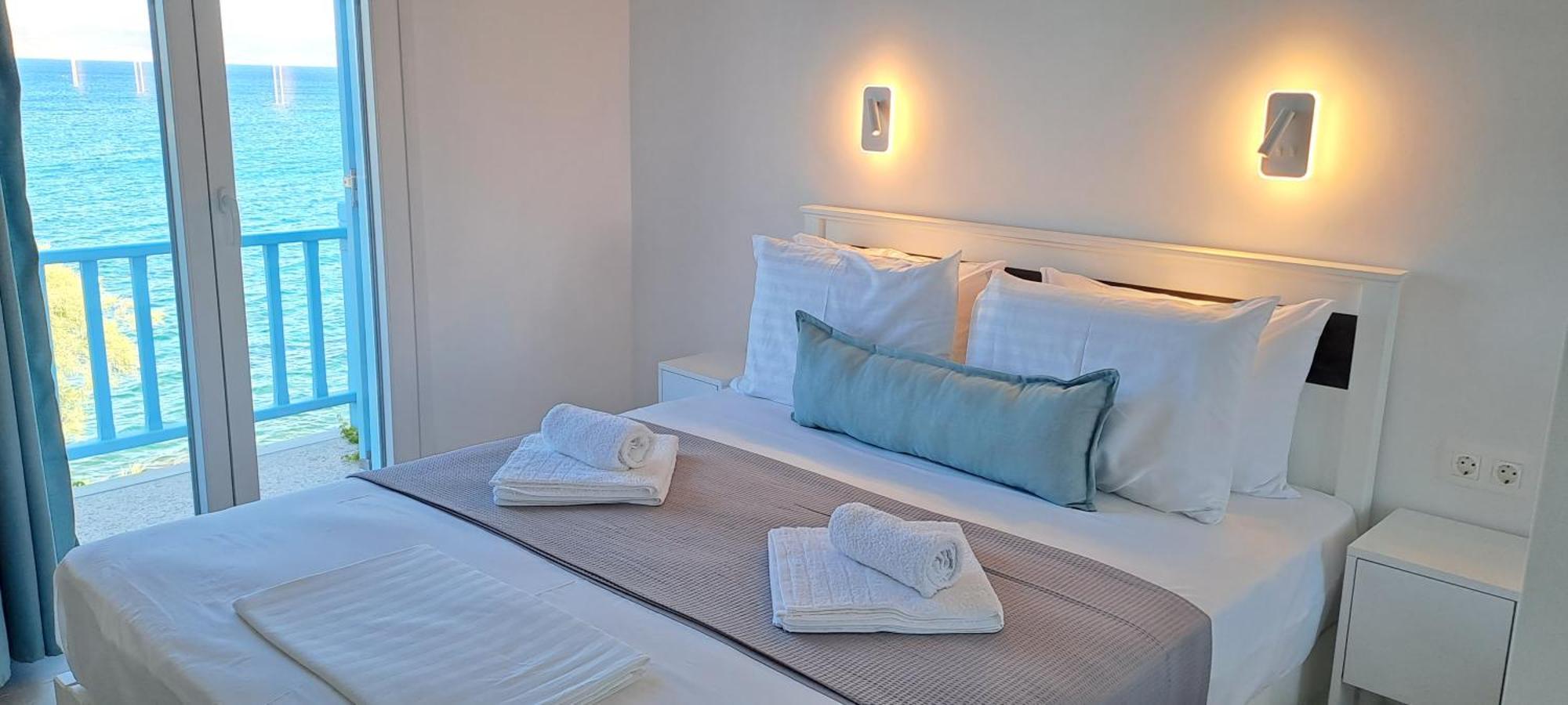 Dinas Inn Piso Livadi Exteriör bild